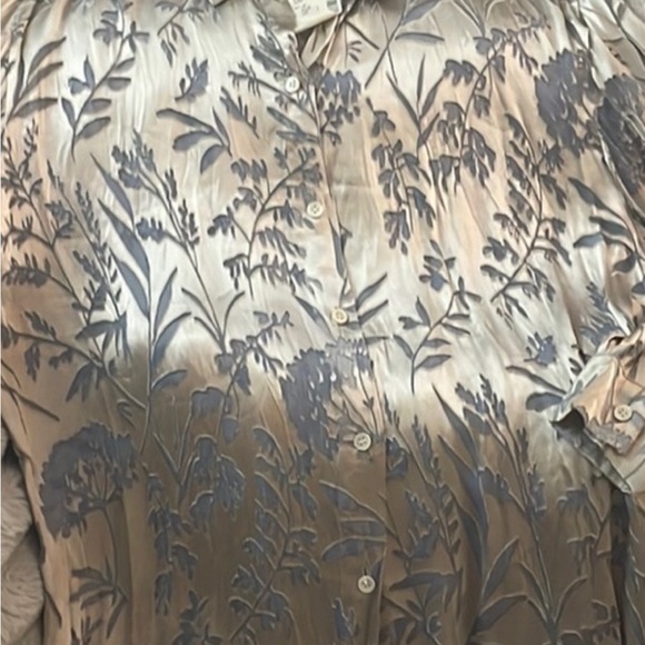 Burberry RARE Vintage Gorgeous Light Blue &Silver Silk , Rayon Blouse  🎉video - Picture 6 of 13